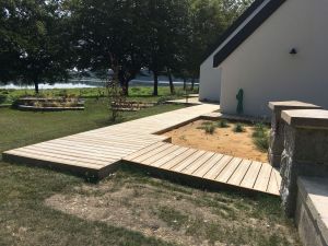 Réalisation d'une terrasse en pin