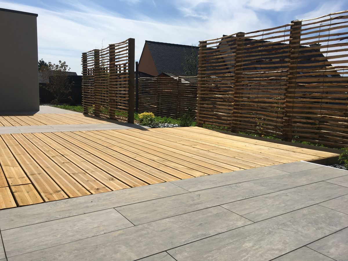 Terrasse et clôture en divers matériaux