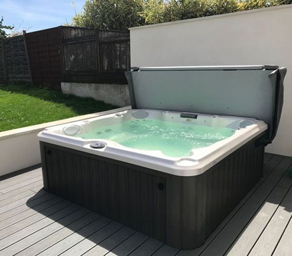 Un spa Jacuzzi haut de gamme en Bretagne